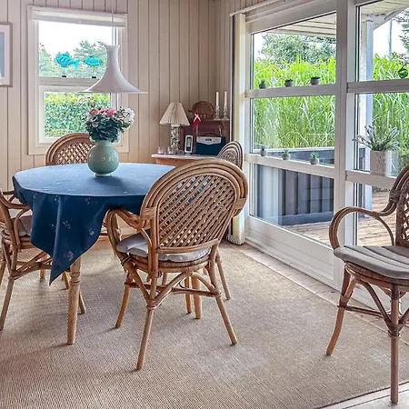 3 Bedroom Gorgeous In Semesterbostad *