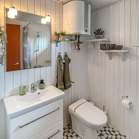 3 Bedroom Gorgeous In Semesterbostad Rødby
